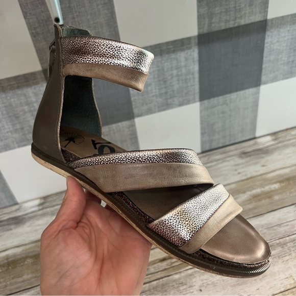 OTBT Souvenir Metallic Leather Sandal - Picture 1 of 12